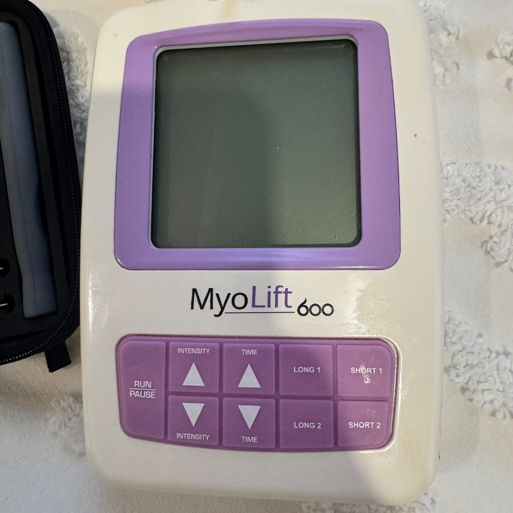7E Wellness MyoLift 600 Professional Microcurrent Machine + Precision Wand Kit - Picture 2 of 3